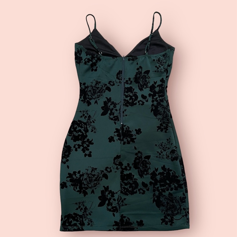 Windsor Dark Green with Black Velvet Florals Dress. Size S. Cocktail Dress.